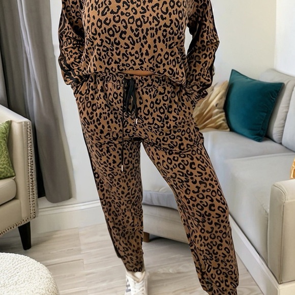 Leopard Print 2 PC Set - Picture 4 of 16